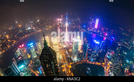 Blick auf Pudong und Der Bund in Shanghai. Stockfoto