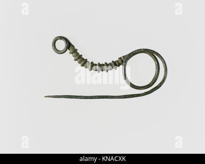 Bronze-Serpentin-Fibel (Sicherheitsstift) ERFÜLLT DP244037 246347 Stockfoto