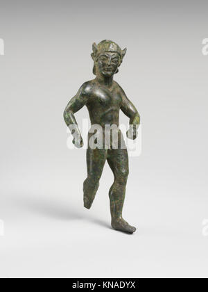 Bronzestatuette eines streifenden Kriegers MET DP249194 254505 Etrusker, Bronzestatuette eines streifenden Kriegers, frühes 5. Jahrhundert v. Chr., Bronze, H.: 4 15/16 in. (12.5 cm). Das Metropolitan Museum of Art, New York. Edith Perry Chapman Fund, 1943 (43.11.7) Stockfoto