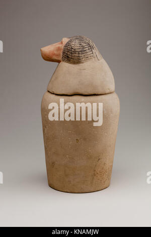 Dieses Kanopenglas von Hapy hielt die Lungen der Verstorbenen in altägyptischen Begräbungspraktiken und repräsentierte religiösen Symbolismus und spirituelle Überzeugungen. Stockfoto