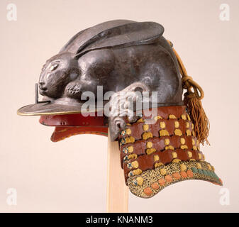 Helm in Form eines kauernden Hasen MET DT304716 22098 Stockfoto