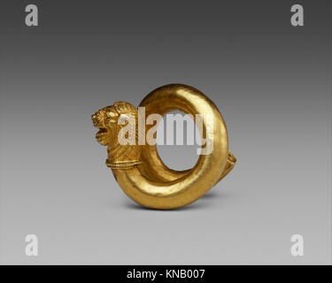 Gold und Kupfer Legierung Spirale mit Lion-Kopf terminal MET DT 328184 242800 Stockfoto