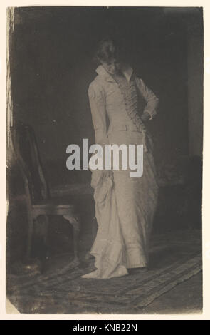 - Frau in Weiß geschnürt - Mieder Kleid im Studio von Thomas Eakins-MET DP 335622 271882 Stockfoto