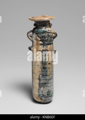 Dieses Glas-Alabastron aus dem 5. Jahrhundert v. Chr. aus griechischer und östlicher Mittelmeerkultur beherbergt Parfüm mit zarter Handwerkskunst, kleiner Größe und elegantem Design. Stockfoto