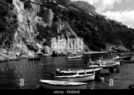 Erstaunlich Italien Landschaft, in Conca dei Marine Beach - Amalfi Küste. Es liegt auf einem Hügel in der Nähe der Küste und zwischen Amalfi und Sorrento gelegen Stockfoto