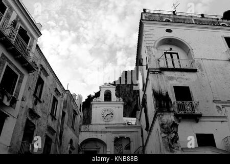 Stadt Atrani Amalfi Küste - Italien. Atrani ist eine Stadt und Gemeinde an der Amalfiküste in der Provinz Salerno in der Region Kampanien, Stockfoto