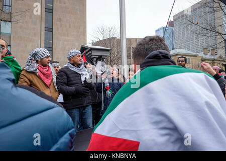 Palästinensische Demonstranten in Toronto, Kanada versammelt, gegen Präsident Donald Trump Entscheidung Jerusalem erkennen protestieren als Israels Hauptstadt. Stockfoto