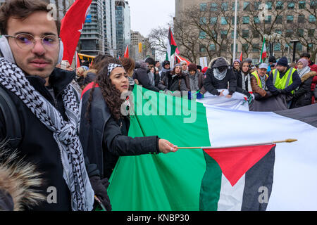 Palästinensische Demonstranten in Toronto, Kanada versammelt, gegen Präsident Donald Trump Entscheidung Jerusalem erkennen protestieren als Israels Hauptstadt. Stockfoto