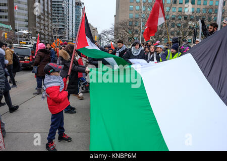 Palästinensische Demonstranten in Toronto, Kanada versammelt, gegen Präsident Donald Trump Entscheidung Jerusalem erkennen protestieren als Israels Hauptstadt. Stockfoto