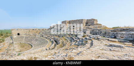Äußere hohe Auflösung Panoramablick auf Theater in Milet Antike griechische Stadt in Didim, Aydin, Türkei. Stockfoto