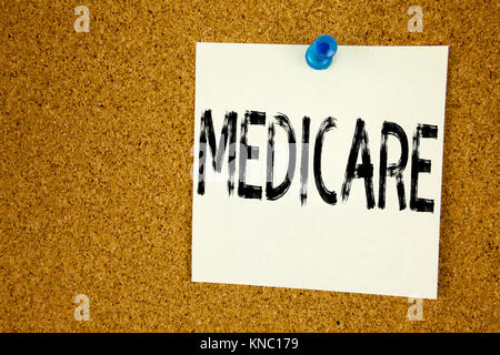 Konzeptionelle Hand schreiben Bildunterschrift inspiration Medicare angezeigt. Business Konzept für umfassende Krankenversicherung Gesundheit Plan auf Haftnotizen geschrieben Stockfoto