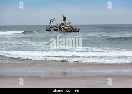 Schiffbruch in der Nähe von Zeila Henties Bay an der Skelettküste Namibias Stockfoto