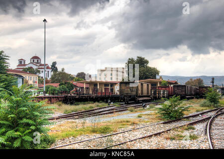 Den Bahnhof in Volos, Griechenland ist eines der wichtigsten Gebäude Stockfoto