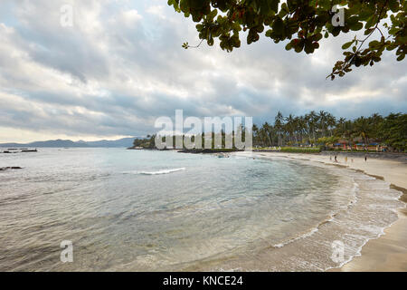 Ansicht der Mendira Bucht in der Nähe von Candidasa Dorf. Manggis Kleinstadt Regency, Karangasem, in Bali, Indonesien. Stockfoto