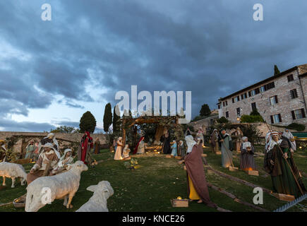 Krippenspiel in Assisi, vor S. Francesco päpstliche Kirche, Weihnachten 2017 Stockfoto