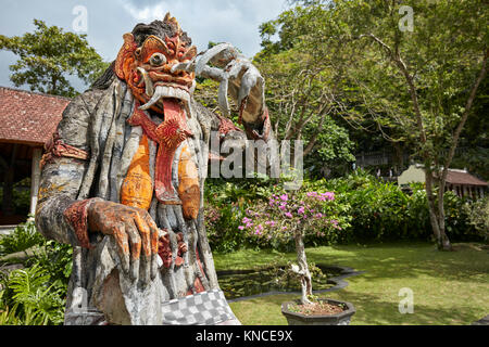 Statue von Rangda, die demon Queen, in der Tirta Gangga wasser Palace. Karangasem Regency, Bali, Indonesien. Stockfoto