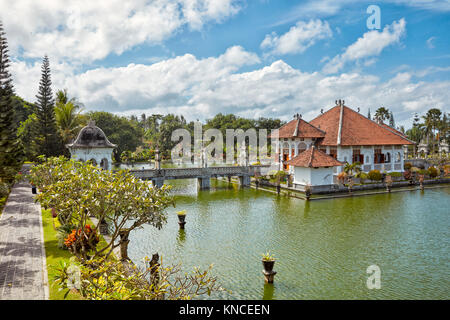 Die Gili Ballen, Hauptgebäude der Ujung Wasser Palace (Taman Ujung), auch als Sukasada Park bekannt. Karangasem Regency, Bali, Indonesien. Stockfoto