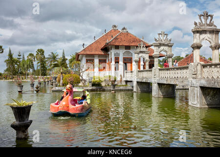 Die Gili Ballen, Hauptgebäude der Ujung Wasser Palace (Taman Ujung), auch als Sukasada Park bekannt. Karangasem Regency, Bali, Indonesien. Stockfoto