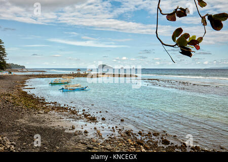 Ansicht der Amuk Bay in der Nähe von Candidasa Dorf. Manggis Kleinstadt Regency, Karangasem, in Bali, Indonesien. Stockfoto