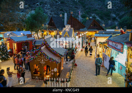 Laguna Beach, DEZ 10: Nacht Blick auf viele schöne Art Show im Sägemehl Kunst Winter Festival am 10.Dezember 2017 in Laguna Beach, Kalifornien, USA Stockfoto