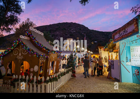 Laguna Beach, DEZ 10: Nacht Blick auf viele schöne Art Show im Sägemehl Kunst Winter Festival am 10.Dezember 2017 in Laguna Beach, Kalifornien, USA Stockfoto