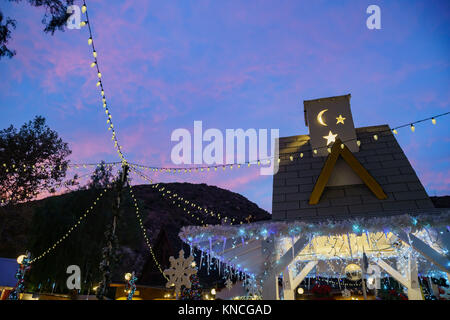 Laguna Beach, DEZ 10: Nacht Blick auf viele schöne Art Show im Sägemehl Kunst Winter Festival am 10.Dezember 2017 in Laguna Beach, Kalifornien, USA Stockfoto