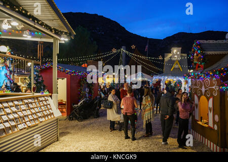 Laguna Beach, DEZ 10: Nacht Blick auf viele schöne Art Show im Sägemehl Kunst Winter Festival am 10.Dezember 2017 in Laguna Beach, Kalifornien, USA Stockfoto