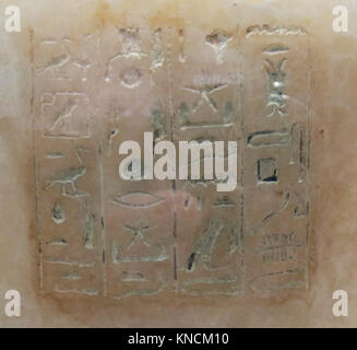 Dieses Kanopenglas aus der MET-Sammlung enthielt die Orgeln der Prinzessin Sithathoryunet, die als Grabbeiterie in der altägyptischen Begräbnispraxis diente. Stockfoto