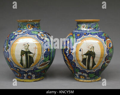 Kugelförmige jar MET LC-02 5 14-15-001 188535 Teekocher: Stil von Domenico Veneziano, Italienisch, aktiv von 1438? starb 1461 Florenz, kugelförmigen Vase, Ende des 16. Jahrhunderts, Majolika (tin-glasiert Steingut), Gesamt (bestätigt): 10 5/16 x 8 15/16 x 8 15/16 in. (26,2 x 22,7 x 22,7 cm). Das Metropolitan Museum of Art, New York. Geschenk des W. B. Osgood, 1902 (28.04.2005 15) Stockfoto