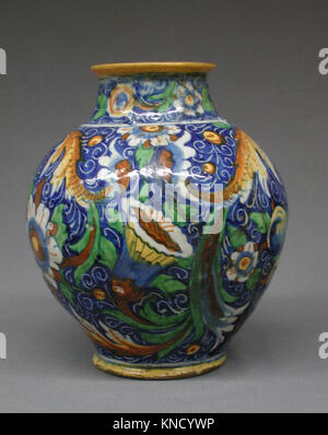 Kugelförmige vase MET LC-02 515-003 188535 Teekocher: Stil von Domenico Veneziano, Italienisch, aktiv von 1438? starb 1461 Florenz, kugelförmigen Vase, Ende des 16. Jahrhunderts, Majolika (tin-glasiert Steingut), Gesamt (bestätigt): 10 5/16 x 8 15/16 x 8 15/16 in. (26,2 x 22,7 x 22,7 cm). Das Metropolitan Museum of Art, New York. Geschenk des W. B. Osgood, 1902 (28.04.2005 15) Stockfoto