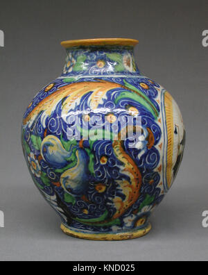 Kugelförmige vase MET LC-02 5 15-004 188535 Teekocher: Stil von Domenico Veneziano, Italienisch, aktiv von 1438? starb 1461 Florenz, kugelförmigen Vase, Ende des 16. Jahrhunderts, Majolika (tin-glasiert Steingut), Gesamt (bestätigt): 10 5/16 x 8 15/16 x 8 15/16 in. (26,2 x 22,7 x 22,7 cm). Das Metropolitan Museum of Art, New York. Geschenk des W. B. Osgood, 1902 (28.04.2005 15) Stockfoto