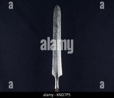 Eine Yanone-Pfeilspitze aus japanischem Stahl aus dem 18. Jahrhundert für traditionelles Bogenschießen, mit einem scharfen Kopf für praktische und zeremonielle Zwecke. Stockfoto