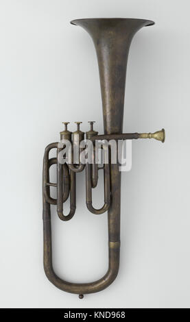 Alto Saxhorn in es, ein Blasinstrument, das in Orchestern und Militärkapellen des 19. Jahrhunderts verwendet wurde und die Entwicklung von Blasinstrumenten veranschaulicht. Stockfoto