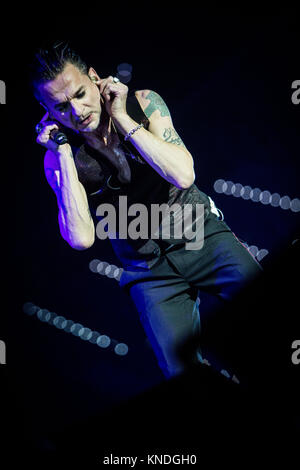 Turin, Italien. 09 Dez, 2017. Dave Gahan der englischen elektronischen Band Depeche Mode auf der Bühne dargestellt, wie sie an Pala Alpitour in Turin Italien leben durchführen. Credit: Roberto Finizio / Pacific Press/Alamy leben Nachrichten Stockfoto