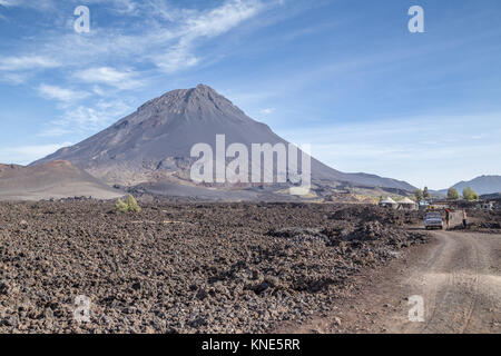 Wiederaufbau auf der erstarrten Lava und begrub Dörfer in Cha das caldeiras auf der Insel Fogo, Kap Verde, Afrika nach der Eruption 2014 Stockfoto