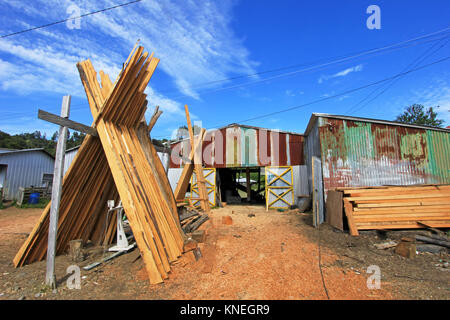 Gebäude Boote aus Holz von Hand aus Baumstämmen, Insel Chiloe, Chile Stockfoto