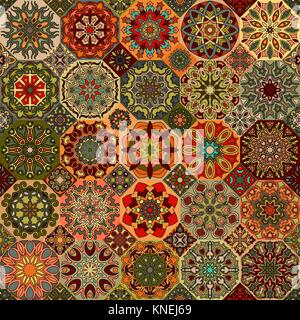 Bunte vintage nahtlose Muster mit floralen und Mandala Elemente. Hand gezeichnet Hintergrund. Für Gewebe, Tapeten, Fliesen, Verpackung benutzt werden, umfasst ein Stock Vektor