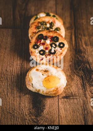 Auswahl der Pizzettes Stockfoto