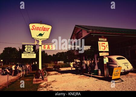 PARIS SPRINGS, USA - 19. JULI 2017: Gay Parita Sinclair Gas Station, eine Route 66 Legende. Eigentümer: Gary Turner. Dies ist eine Nachbildung eines ca. 1930 Gas s Stockfoto