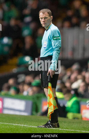 Schiedsrichterassistent Stuart Stevenson während der LADBROKES Scottish Premier League Spiel im Celtic Park, Glasgow. Stockfoto