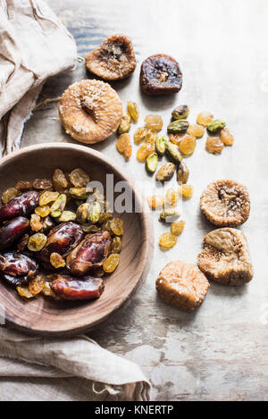 Mediterrane getrocknete Früchte in der Schüssel, close-up Stockfoto
