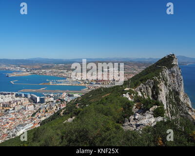 Der Flughafen von Gibraltar vom Felsen von Gibraltar Stockfoto