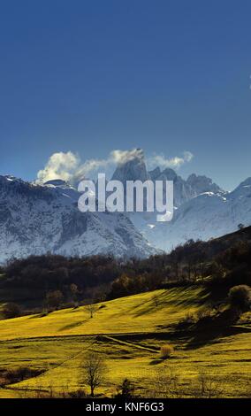 Naranjo de Bulnes (bekannt als picu Urriellu) im Nationalpark Picos de Europa, Asturien, Spanien Stockfoto