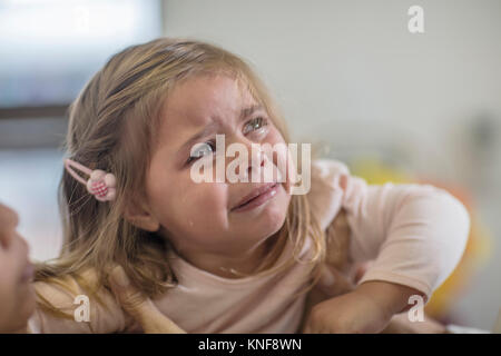 Junge Mädchen, Weinen, close-up Stockfoto