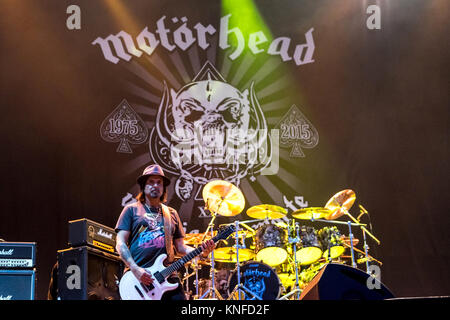 Die englische Hard Rock Band Motörhead führt ein Live Konzert während der Swiss Music festival Greenfield Festival 2015 in Interlaken. Hier Gitarrist Phil Campbell ist live auf der Bühne gesehen. Schweiz, 12/06 2015. Stockfoto