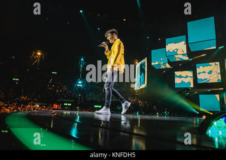 Schweiz, Zürich - 17. November 2017. Der Schweizer Sänger und Rapper Nemo führt ein Live Konzert während der Energy Star-Nacht 2017 im Hallenstadion in Zürich. (Foto: Gonzales Foto - Tilman Jentzsch). Stockfoto