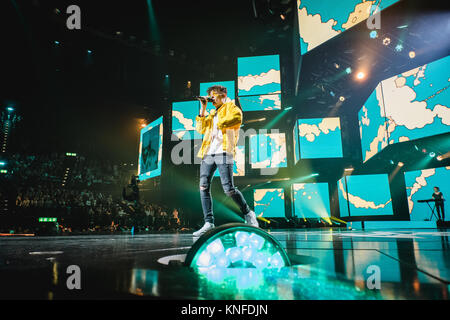 Schweiz, Zürich - 17. November 2017. Der Schweizer Sänger und Rapper Nemo führt ein Live Konzert während der Energy Star-Nacht 2017 im Hallenstadion in Zürich. (Foto: Gonzales Foto - Tilman Jentzsch). Stockfoto