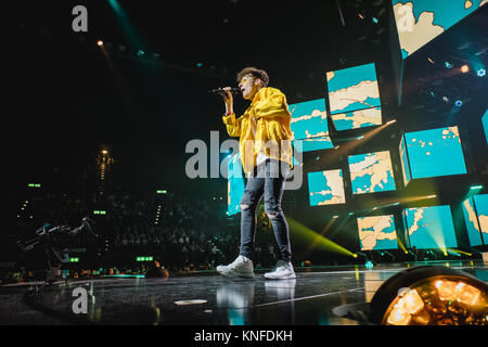 Schweiz, Zürich - 17. November 2017. Der Schweizer Sänger und Rapper Nemo führt ein Live Konzert während der Energy Star-Nacht 2017 im Hallenstadion in Zürich. (Foto: Gonzales Foto - Tilman Jentzsch). Stockfoto