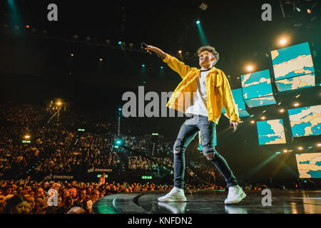 Schweiz, Zürich - 17. November 2017. Der Schweizer Sänger und Rapper Nemo führt ein Live Konzert während der Energy Star-Nacht 2017 im Hallenstadion in Zürich. (Foto: Gonzales Foto - Tilman Jentzsch). Stockfoto