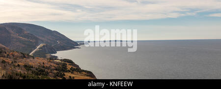 Panorama der Küste fahren Sie entlang der Küste von Cape Breton Highlands National Park, Nova Scotia, Kanada. Stockfoto